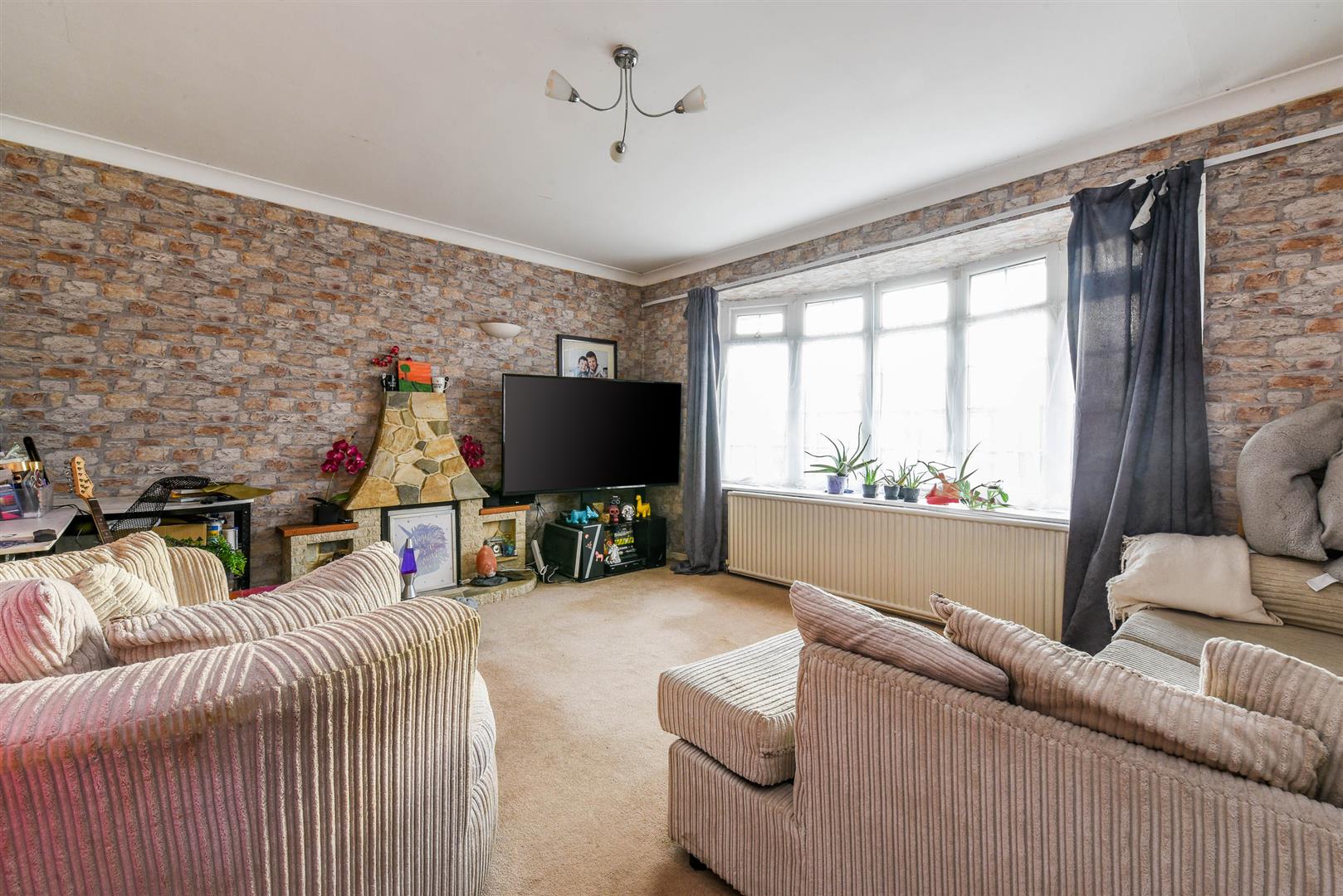 3 bed property in Holly Grove, Preston
